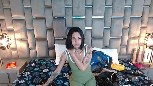 Check-out your craziest wishes with our pick of gaming cams models, featuring big knockers, round tails and tight twats.