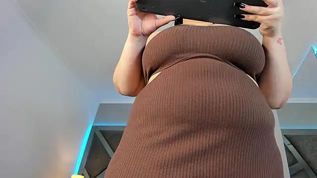 Check-out your craziest wishes with our pick of gaming cams models, featuring big knockers, round tails and tight twats.
