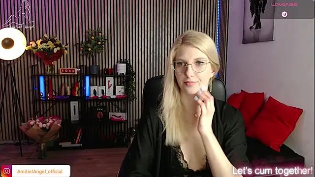 Check-out your craziest wishes with our pick of gaming cams models, featuring big knockers, round tails and tight twats.