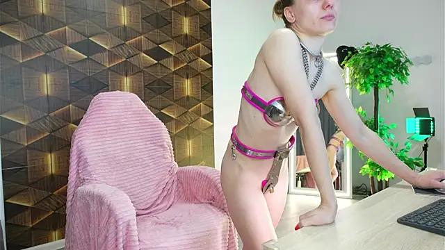 Check-out your craziest wishes with our pick of gaming cams models, featuring big knockers, round tails and tight twats.