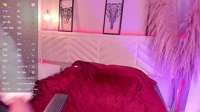 Check-out your craziest wishes with our pick of gaming cams models, featuring big knockers, round tails and tight twats.