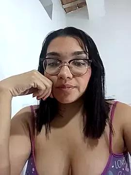 Angelie_squirt from StripChat is Freechat