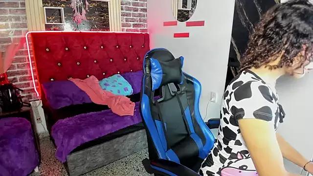 Check-out your craziest wishes with our pick of gaming cams models, featuring big knockers, round tails and tight twats.