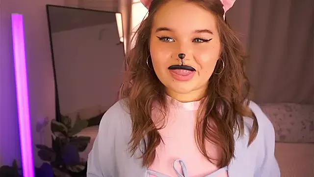 Check-out your craziest wishes with our pick of gaming cams models, featuring big knockers, round tails and tight twats.