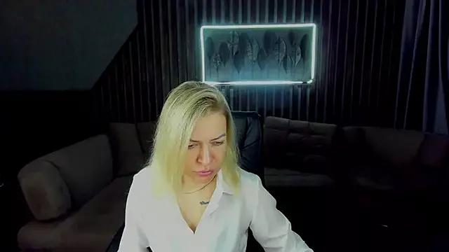 Anna_Snows from StripChat is Freechat