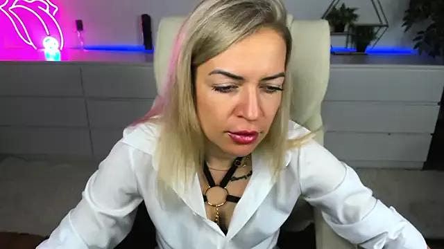 Anna_Snows from StripChat is Freechat