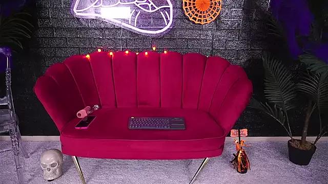 Check-out your craziest wishes with our pick of gaming cams models, featuring big knockers, round tails and tight twats.