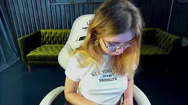 Check-out your craziest wishes with our pick of gaming cams models, featuring big knockers, round tails and tight twats.