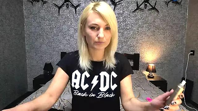 annagreeneyess from StripChat is Freechat