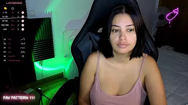 AnnaQueen from StripChat is Freechat
