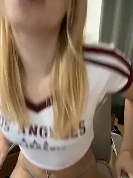 AnnyBelleX from StripChat is Freechat