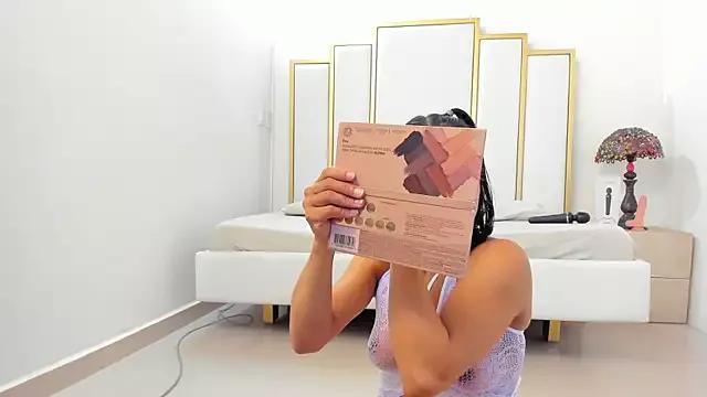 Annylittle_ from StripChat is Freechat
