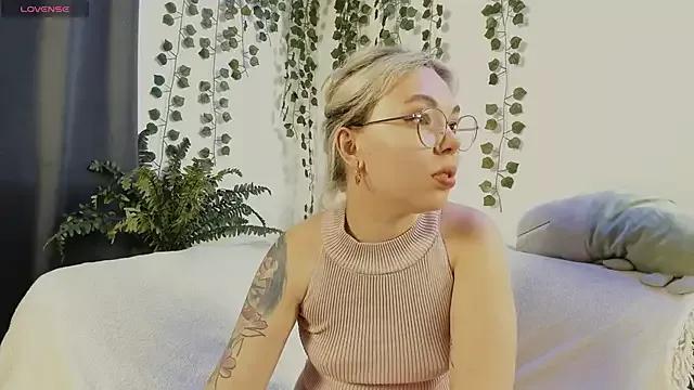 AnyaTaylorJoy_ from StripChat is Freechat