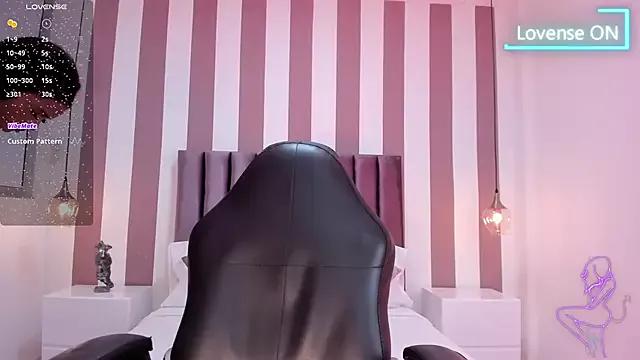 Anyeliin_miller from StripChat is Freechat