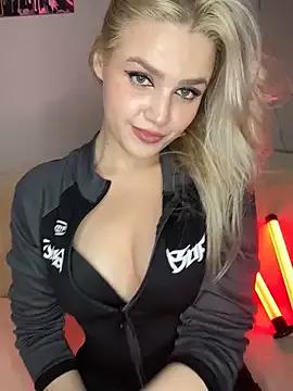 Check-out your craziest wishes with our pick of gaming cams models, featuring big knockers, round tails and tight twats.