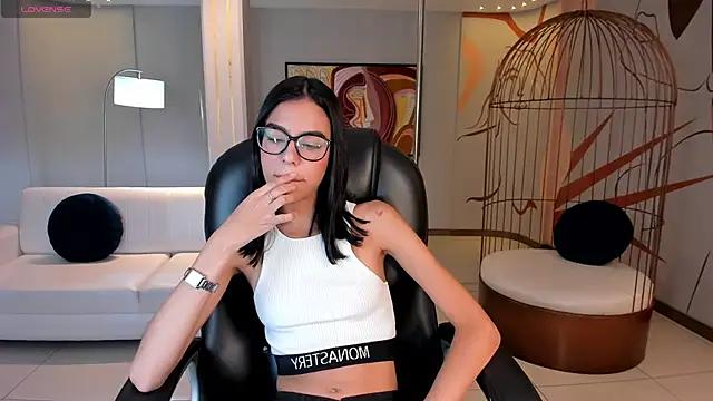 Check-out your craziest wishes with our pick of gaming cams models, featuring big knockers, round tails and tight twats.