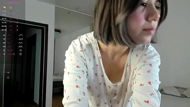 Ara_Burnard from StripChat is Freechat