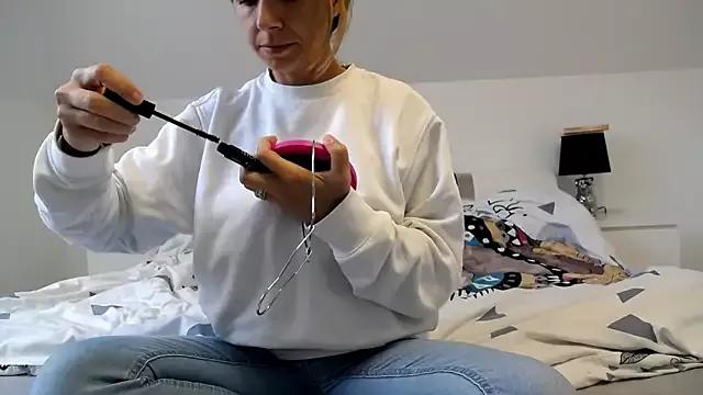 ArabianMalikah from StripChat is Freechat