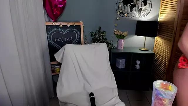 Check-out your craziest wishes with our pick of gaming cams models, featuring big knockers, round tails and tight twats.