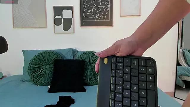 Arianalain from StripChat is Freechat