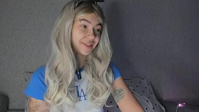 Check-out your craziest wishes with our pick of gaming cams models, featuring big knockers, round tails and tight twats.