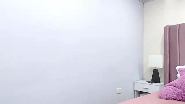 AriannaAdames from StripChat is Freechat