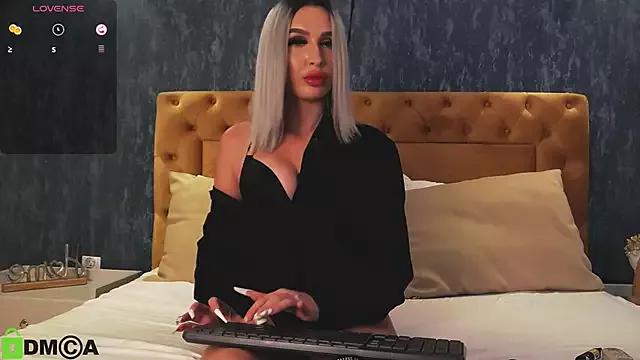 Check-out your craziest wishes with our pick of gaming cams models, featuring big knockers, round tails and tight twats.