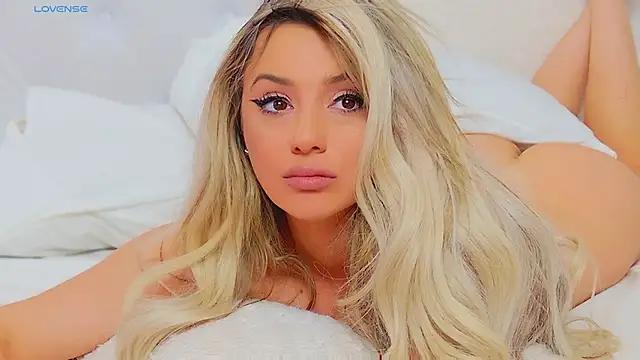 Check-out your craziest wishes with our pick of gaming cams models, featuring big knockers, round tails and tight twats.