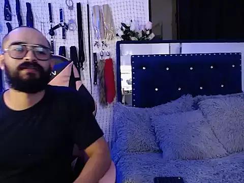 Aron_and_Queen_Annie from StripChat is Freechat