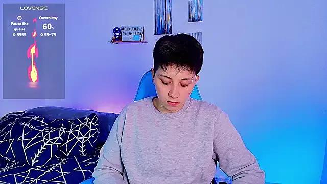 Aronmiller_ofi from StripChat is Freechat