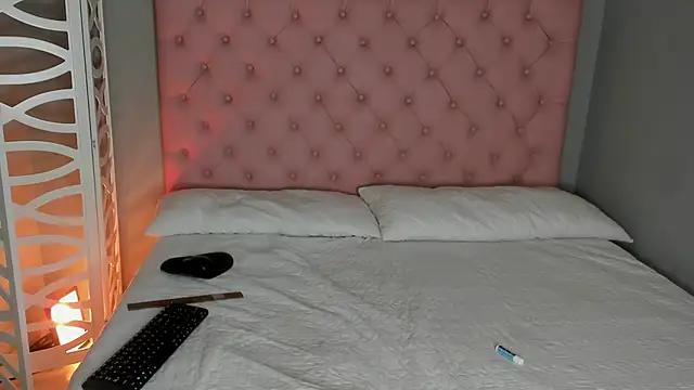 Check-out your craziest wishes with our pick of gaming cams models, featuring big knockers, round tails and tight twats.