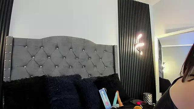 Ashley_petit from StripChat is Freechat