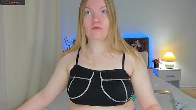 Check-out your craziest wishes with our pick of gaming cams models, featuring big knockers, round tails and tight twats.
