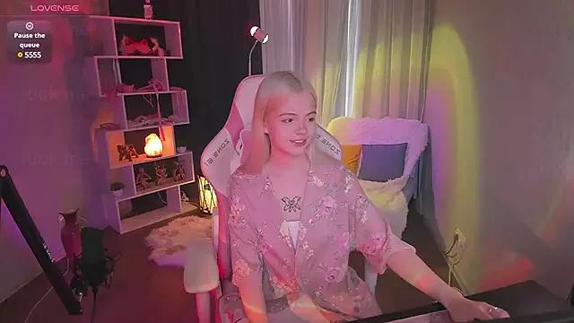 AshleySnowflake from StripChat is Freechat