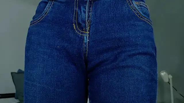 AshleyTaaylor_ from StripChat is Freechat