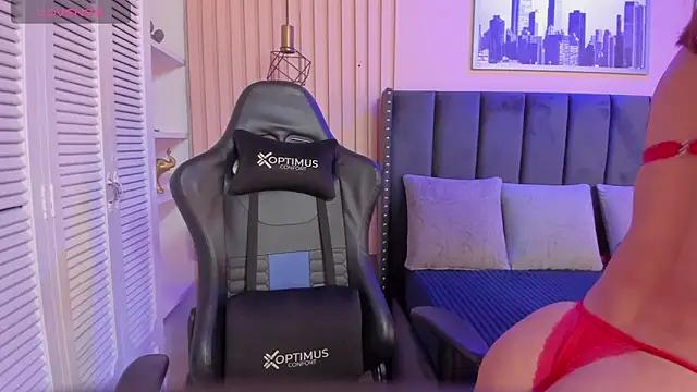 Check-out your craziest wishes with our pick of gaming cams models, featuring big knockers, round tails and tight twats.