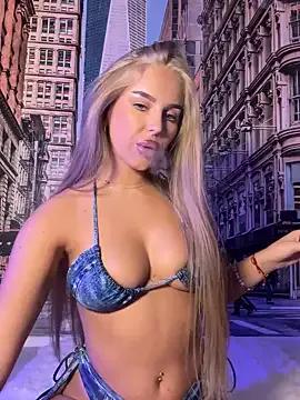 Photos of AubrieleRouj1 from StripChat is Freechat