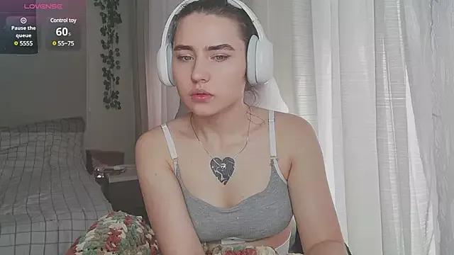 Check-out your craziest wishes with our pick of gaming cams models, featuring big knockers, round tails and tight twats.