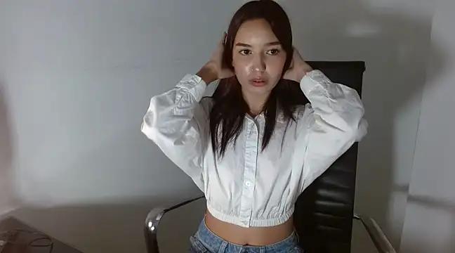 Check-out your craziest wishes with our pick of gaming cams models, featuring big knockers, round tails and tight twats.