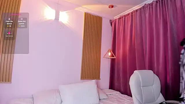 Check-out your craziest wishes with our pick of gaming cams models, featuring big knockers, round tails and tight twats.