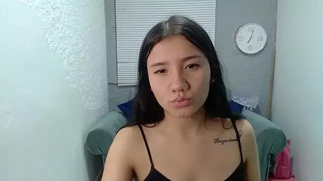 aurorafuckass from StripChat is Freechat