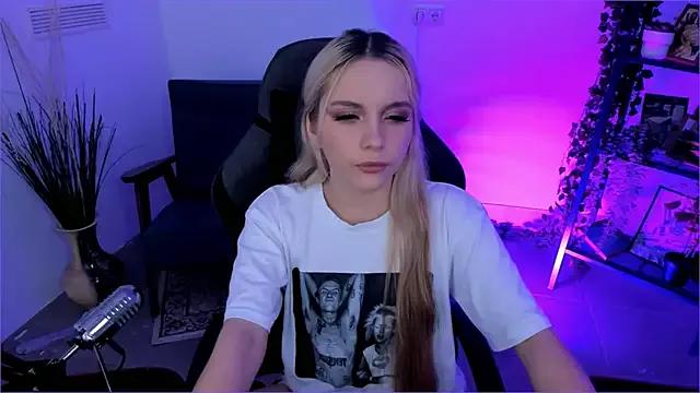 Check-out your craziest wishes with our pick of gaming cams models, featuring big knockers, round tails and tight twats.