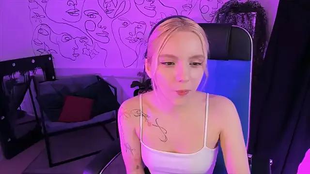 Check-out your craziest wishes with our pick of gaming cams models, featuring big knockers, round tails and tight twats.