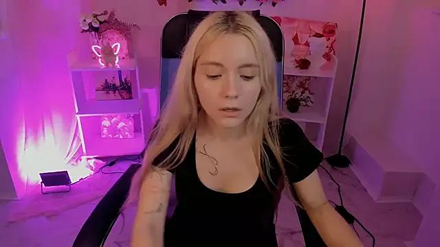 Check-out your craziest wishes with our pick of gaming cams models, featuring big knockers, round tails and tight twats.