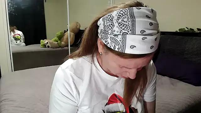 Check-out your craziest wishes with our pick of gaming cams models, featuring big knockers, round tails and tight twats.