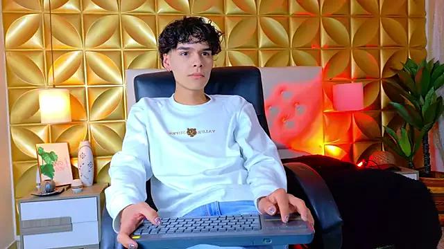 AxelWolfe from StripChat is Freechat