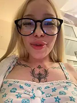 Check-out your craziest wishes with our pick of gaming cams models, featuring big knockers, round tails and tight twats.