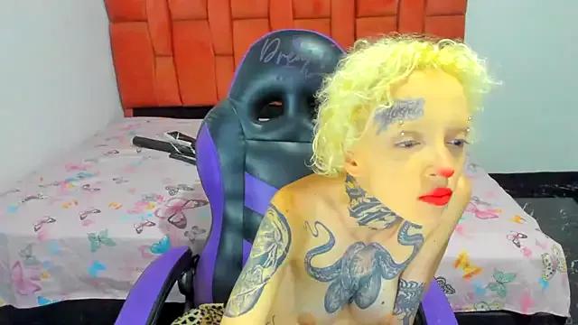 Check-out your craziest wishes with our pick of gaming cams models, featuring big knockers, round tails and tight twats.