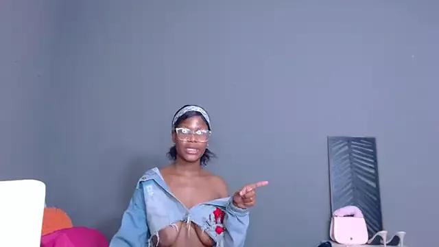 BarbieDoll21 from StripChat is Freechat