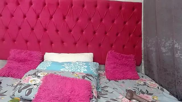 Check-out your craziest wishes with our pick of gaming cams models, featuring big knockers, round tails and tight twats.